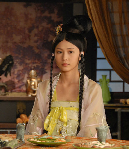 两人同演一角色走红,惨被吐槽的成了影后,备受好评的不见踪影