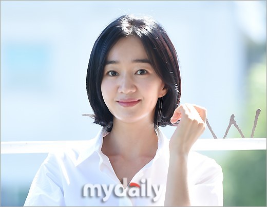 韩国女艺人秀爱出席新片上流社会访谈会