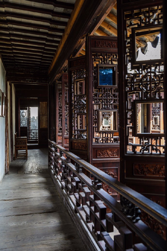 云母屏风烛影深,长河渐落晓星沉