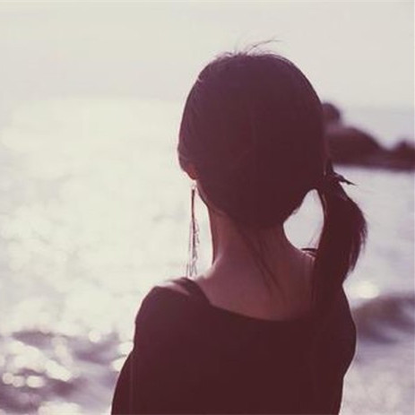 离婚后把女儿送娘家打工回来女儿正玩耍给她洗澡后我忍气吞声