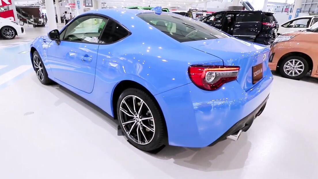 丰田86蓝色版首次亮相,路人:真的美,这颜值让bba心凉半截