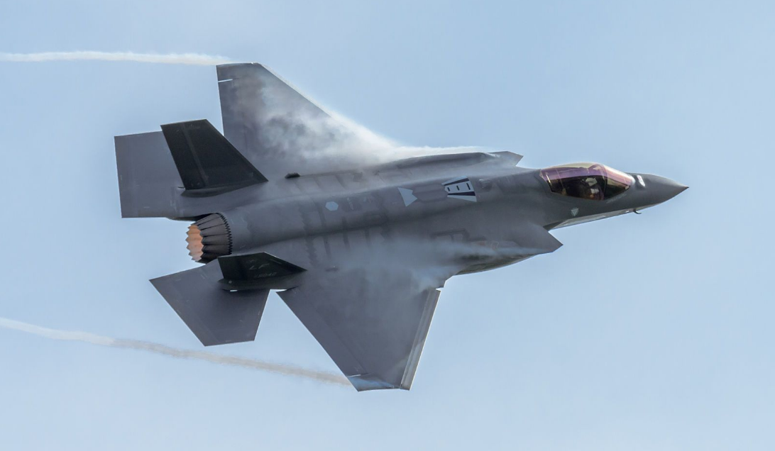 美国在全球出售f-35战斗机,难道不怕技术泄露?没那个技术