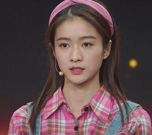 自开播以来,从"章子怡刘烨互怼砸手机又扔鞋子",到郑爽,欧阳娜娜等"