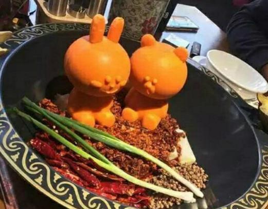 火锅 搞笑 这年头没有一点颜值,连火锅锅底的资格的机会都没有啊.