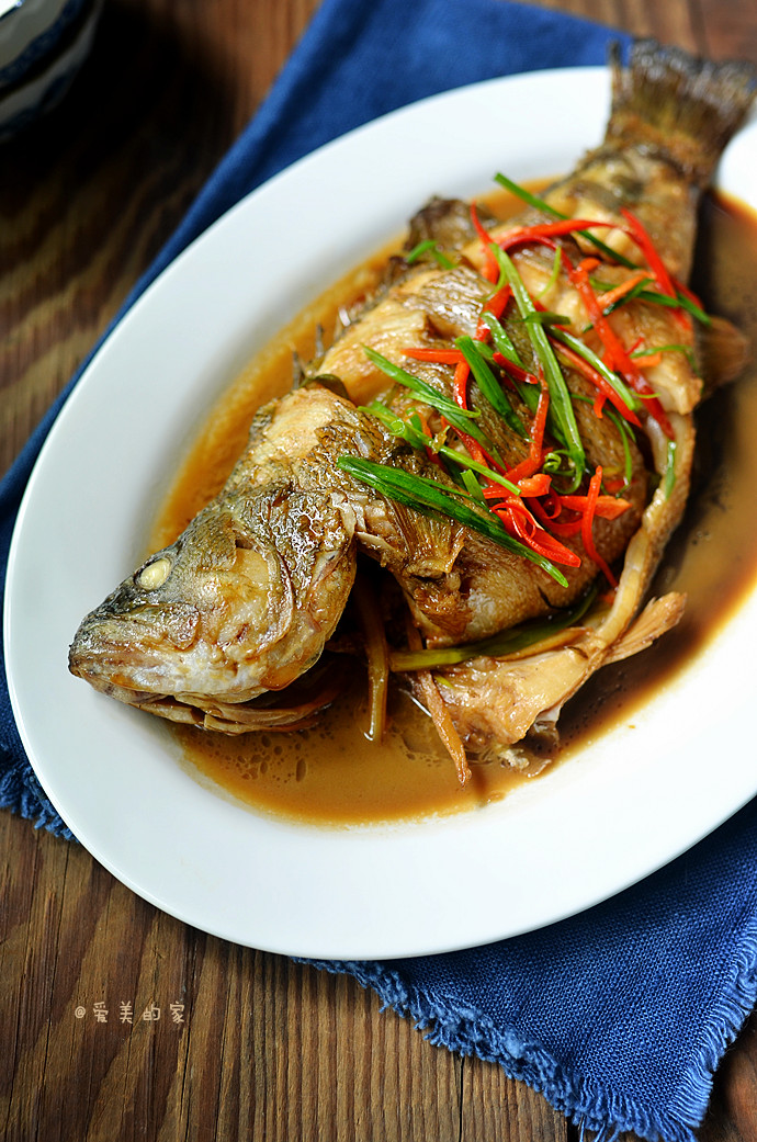红烧鲈鱼--酱油和糖成就的鲜美滋味