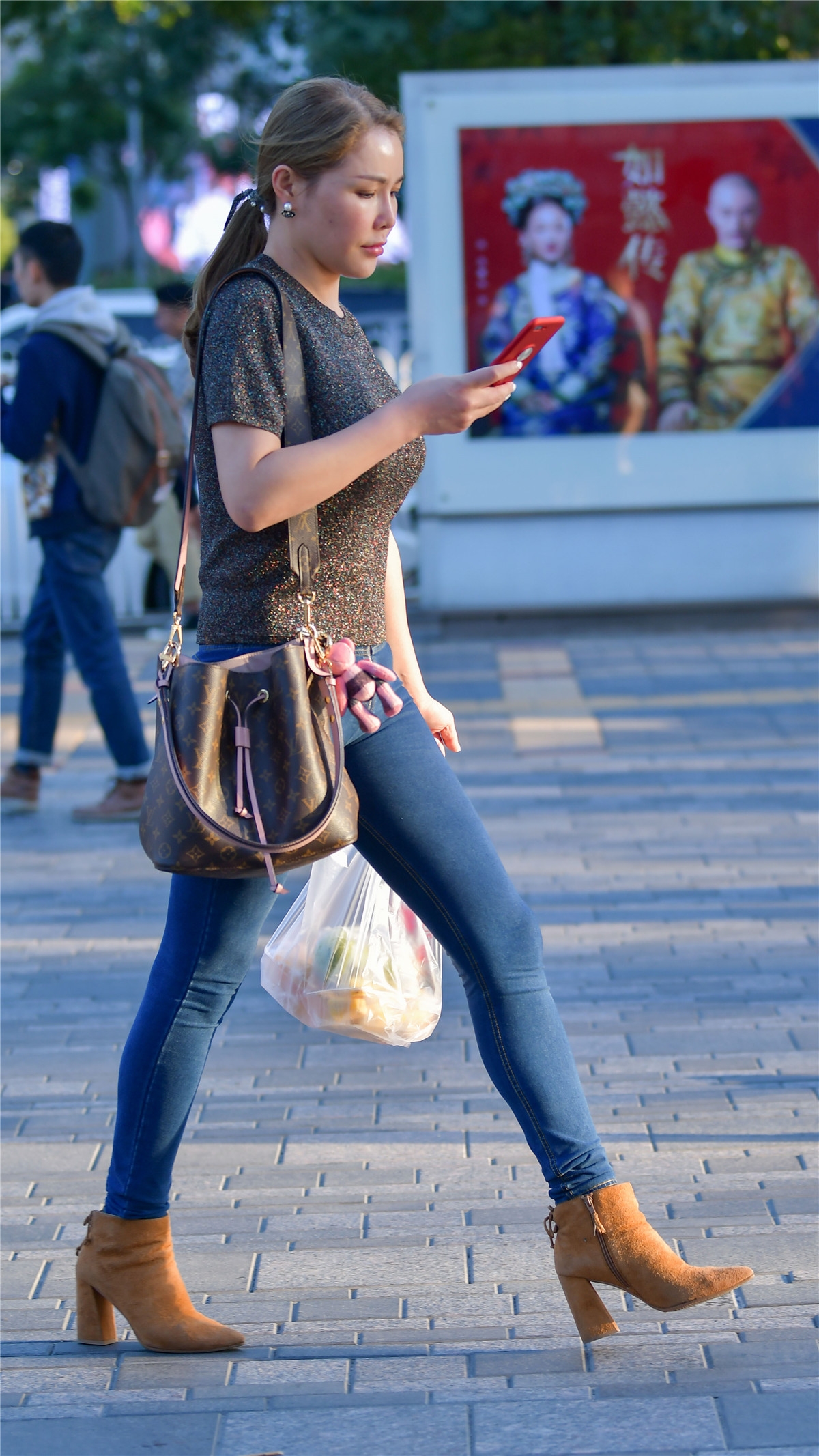 休闲紧身牛仔裤时尚简约彰显好身材