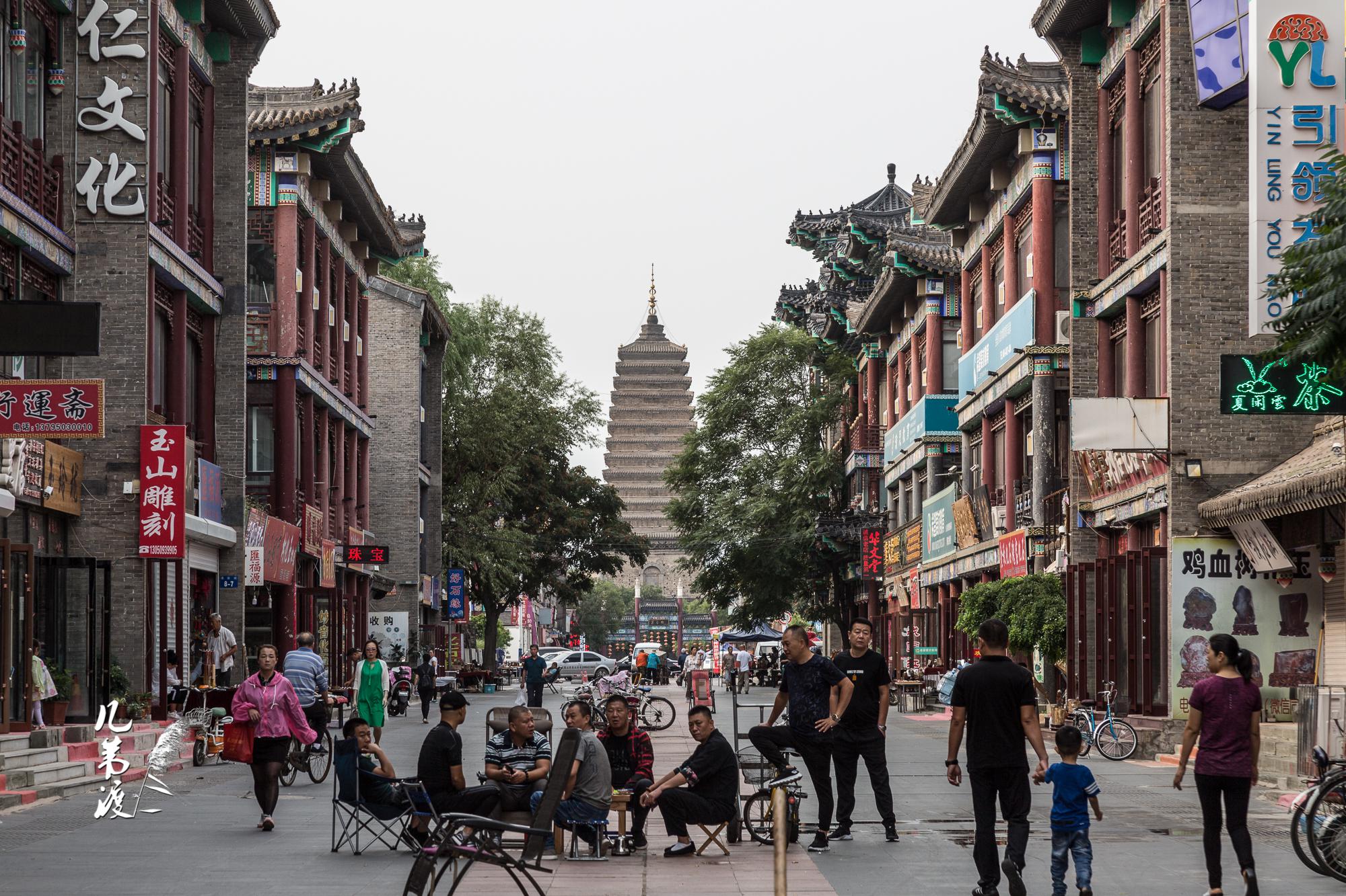 辽宁朝阳"慕容街",连接南塔和北塔之间的文化商业街