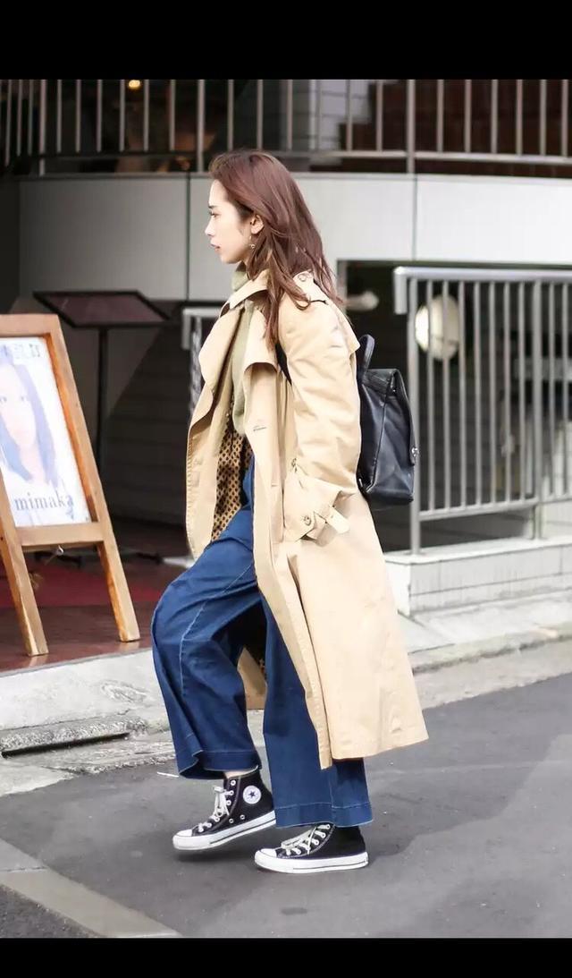 日本素人街拍中的黑白匡威合辑