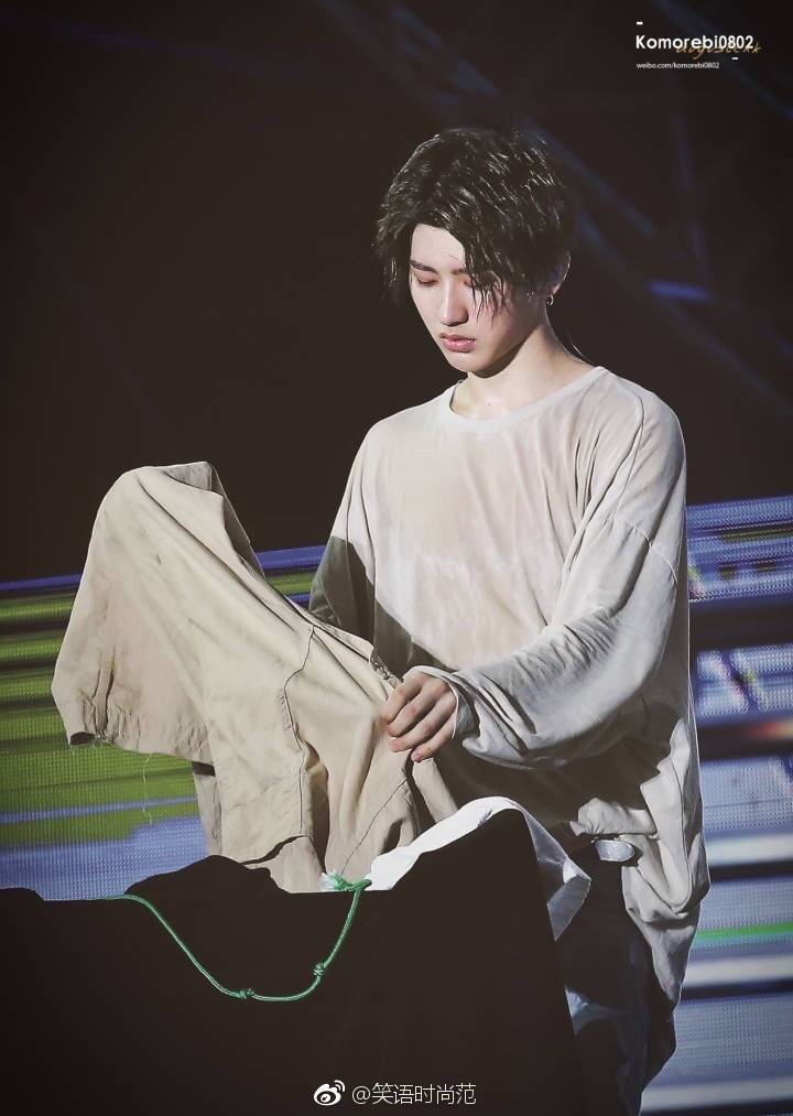 蔡徐坤泡面头 新发型相当帅气啊,小哥哥的颜值真的能让人吹破天