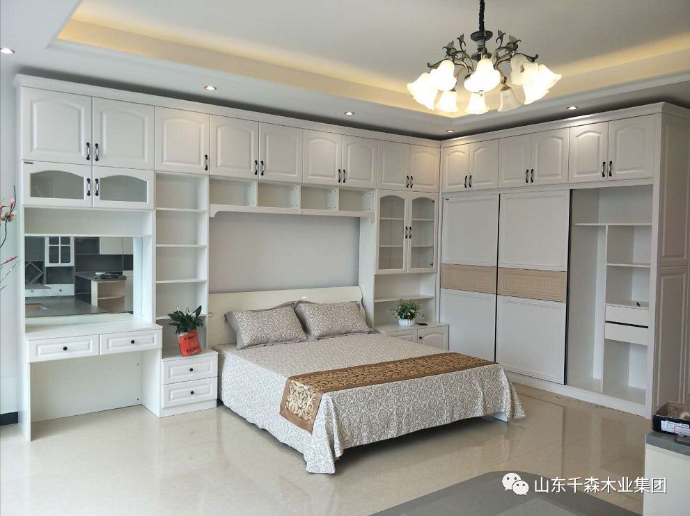 板式家具由此发展起来,让家具从取材制作到装饰效果都有了革新的发展