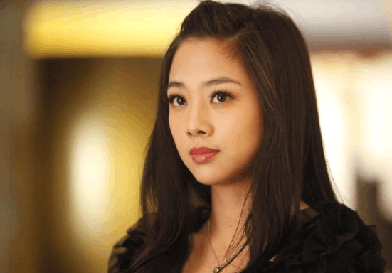 而在文娱圈中还有一位女星也跟张韶涵有着同样的遭遇,她就是吴映洁了