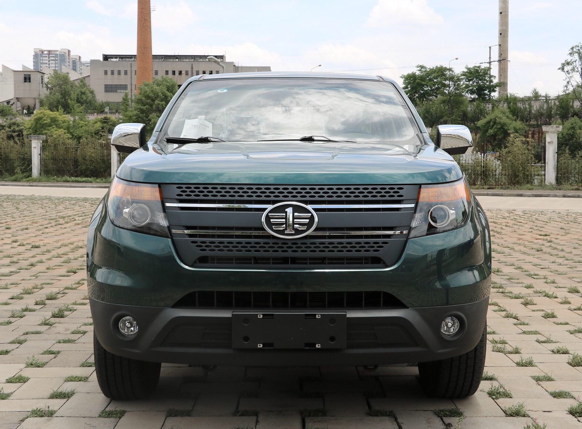 它来自一汽红塔旗下,名字叫做蓝舰t340,新车共计推出8款车型,售价区间