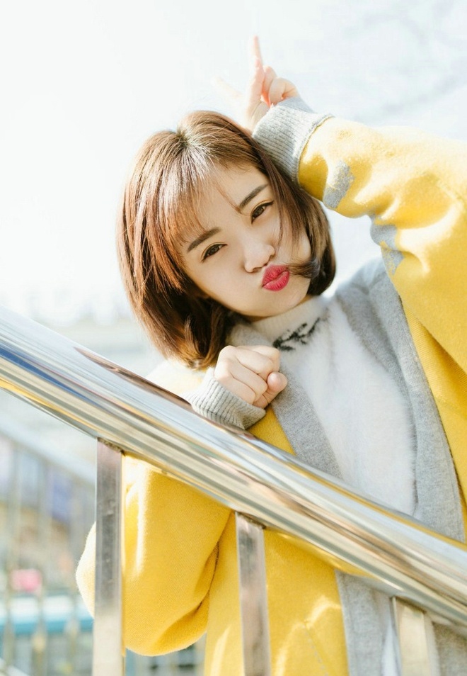 长相美丽清纯阳光甜美元气少女走街清新俏皮可爱唯美写真集