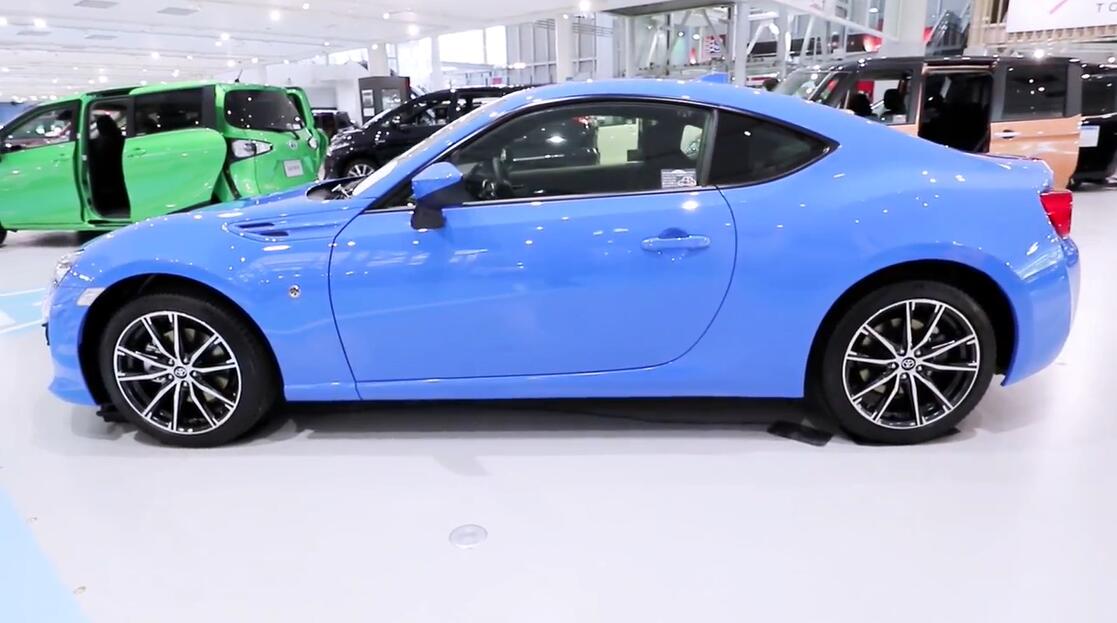 丰田86蓝色版首次亮相路人真的美这颜值让bba心凉半截