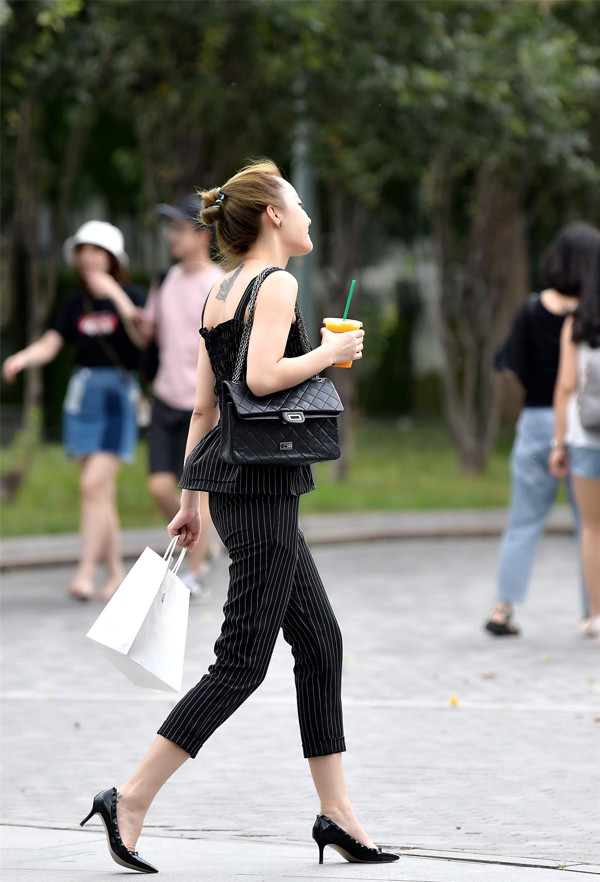 夏天你会选择怎样一款长裤出去逛街?