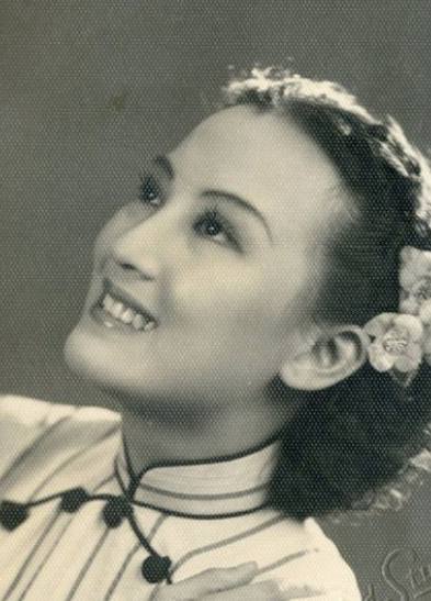 他是民国将军,因妻子貌美被人暗杀,后代子女现成一线明星