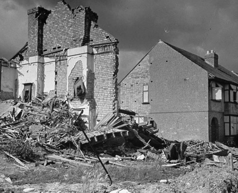 德军轰炸下的考文垂600余吨炸弹让整座城市成为废墟