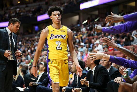 球哥左膝关节镜手术成功 湖人不保证其首发位置