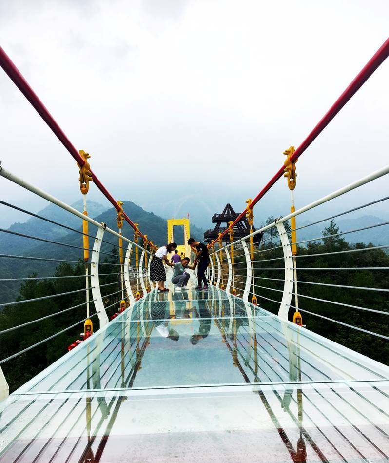 七夕,华中首座9d玻璃天桥盛大开幕!就在崇阳柃蜜小镇等你