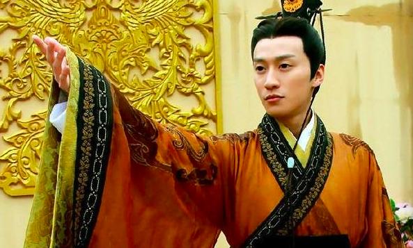 大臣给太子重新起了个响亮名字,皇帝一看:我儿日后必定惨死!