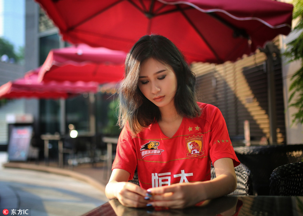 恒大美女球迷天河场外大片