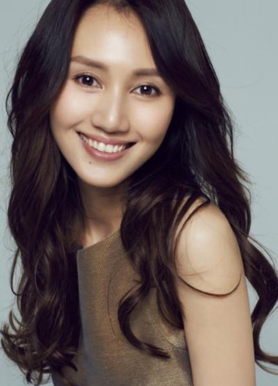 才39岁的袁泉,感觉比实际年龄要大很多,和娱乐圈其他同龄女星相比,老
