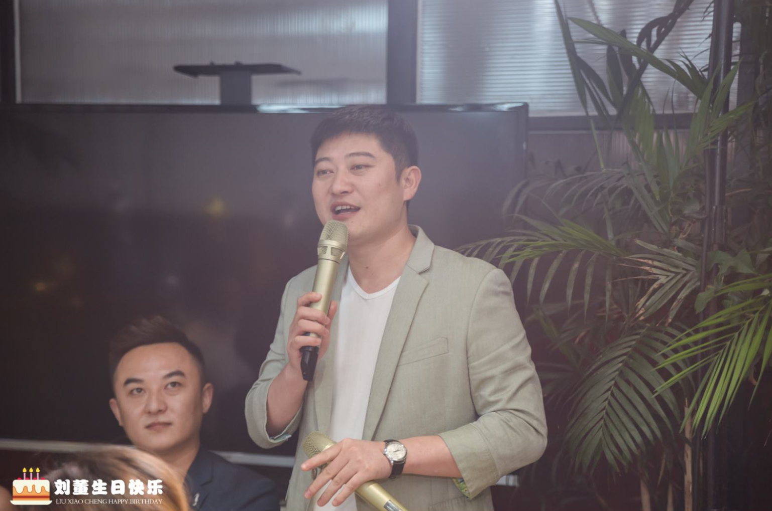 婍人儿刘董生日轻奢派对||透出屏幕的浪漫