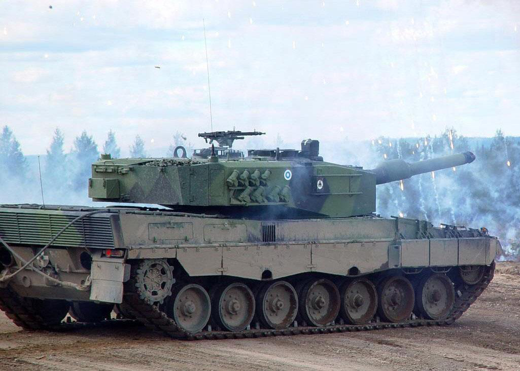 德国豹二主战坦克如何?早期装甲一般,现代版本火力装甲兼备