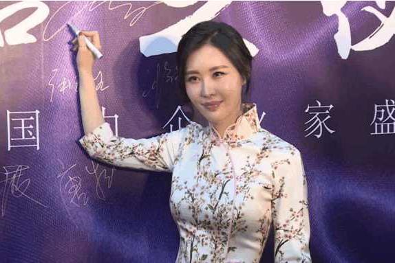 67岁王石近照, 小30岁女友大胆表白, 前妻王江穗离婚祝福太感人|田朴珺|王石|王江穗|女友|离婚_新浪新闻
