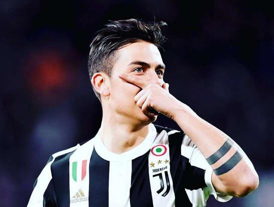 是队长兼核心,阿圭罗,伊瓜因是两大中锋,迪马利亚和帕文是两名边锋