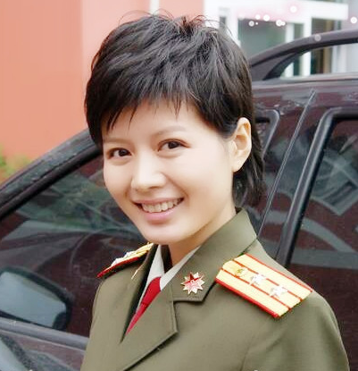 在荧屏上,程愫最早是在《与狼共舞》中饰演"梁海棠"一角被观众所熟知