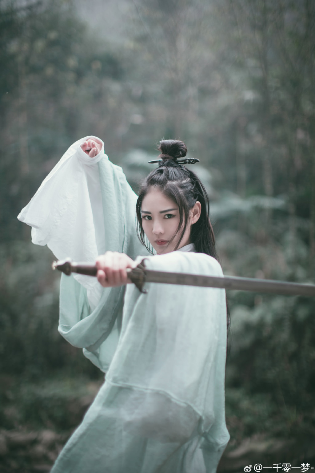 古装女侠美女户外白纱唯美写真