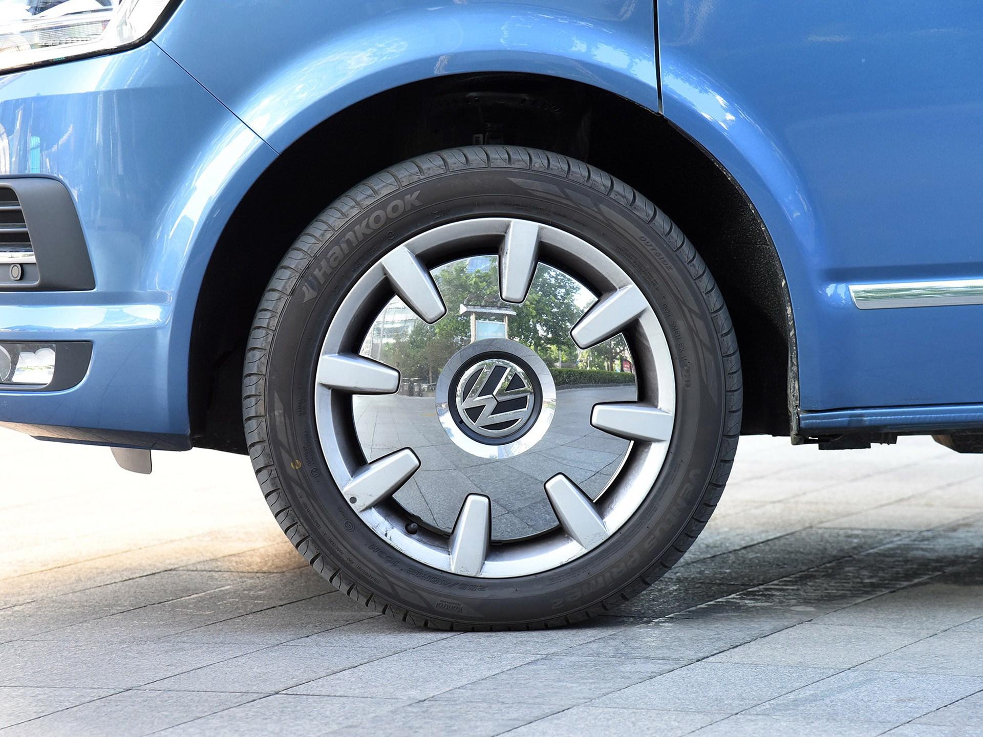 复古轮毂不光甲壳虫有,进口降价mpv推限量版,专门配了套桌椅