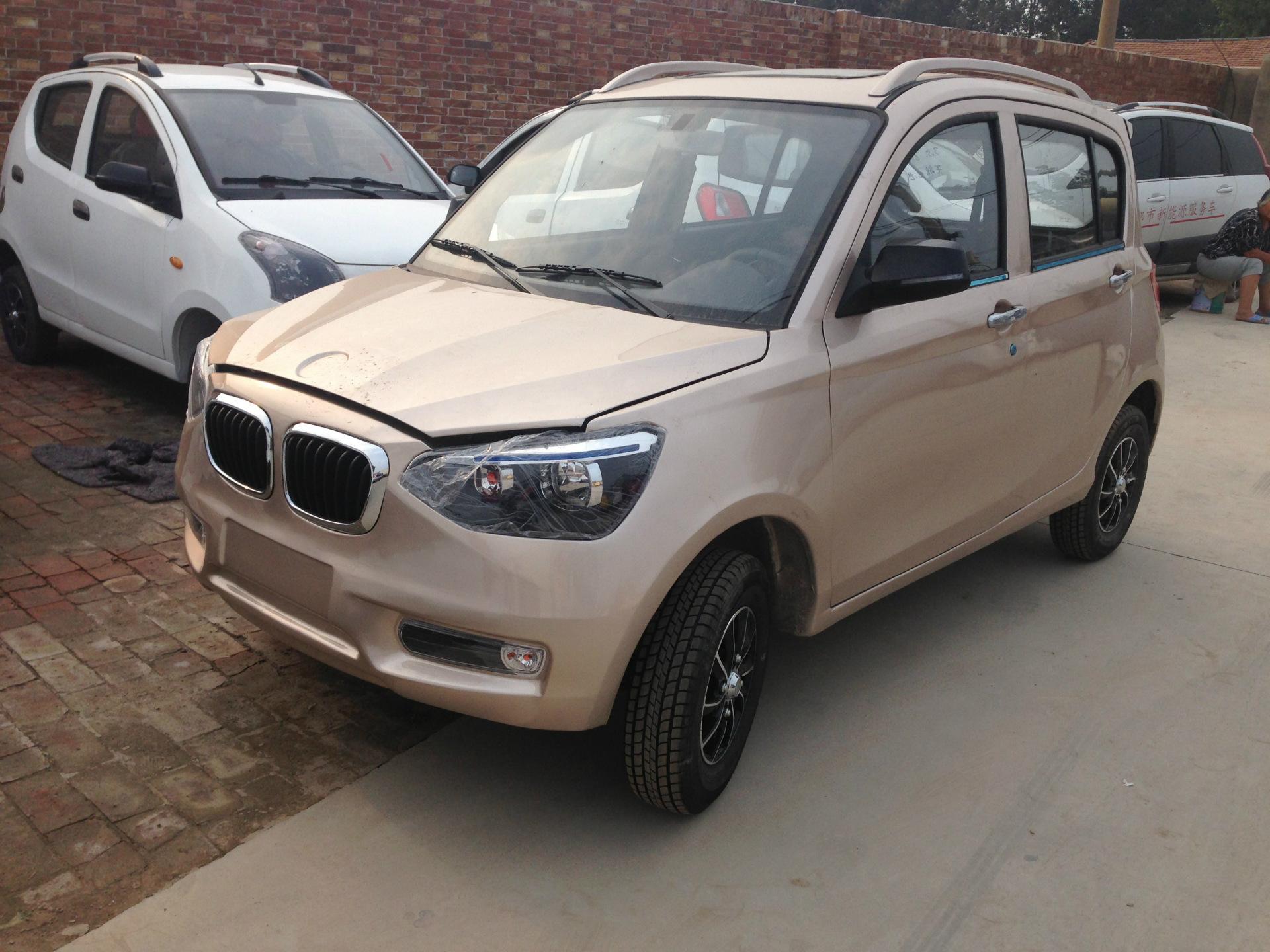 闯红灯 不守交规 "乱跑"的老年代步车应不应该被取缔?