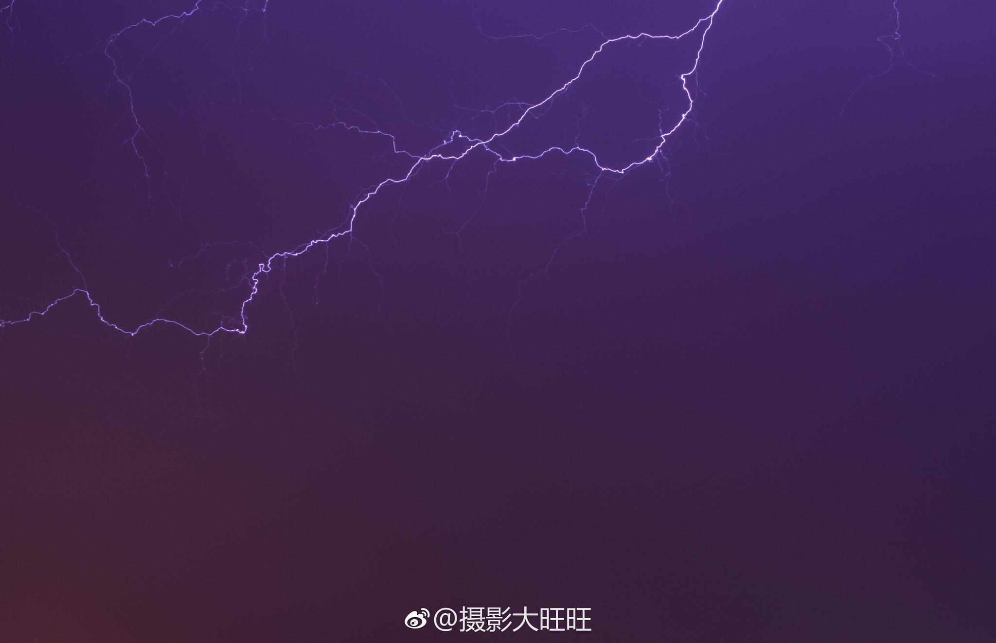 没有白折腾昨天晚上石家庄的雷暴天气还出了几张闪电