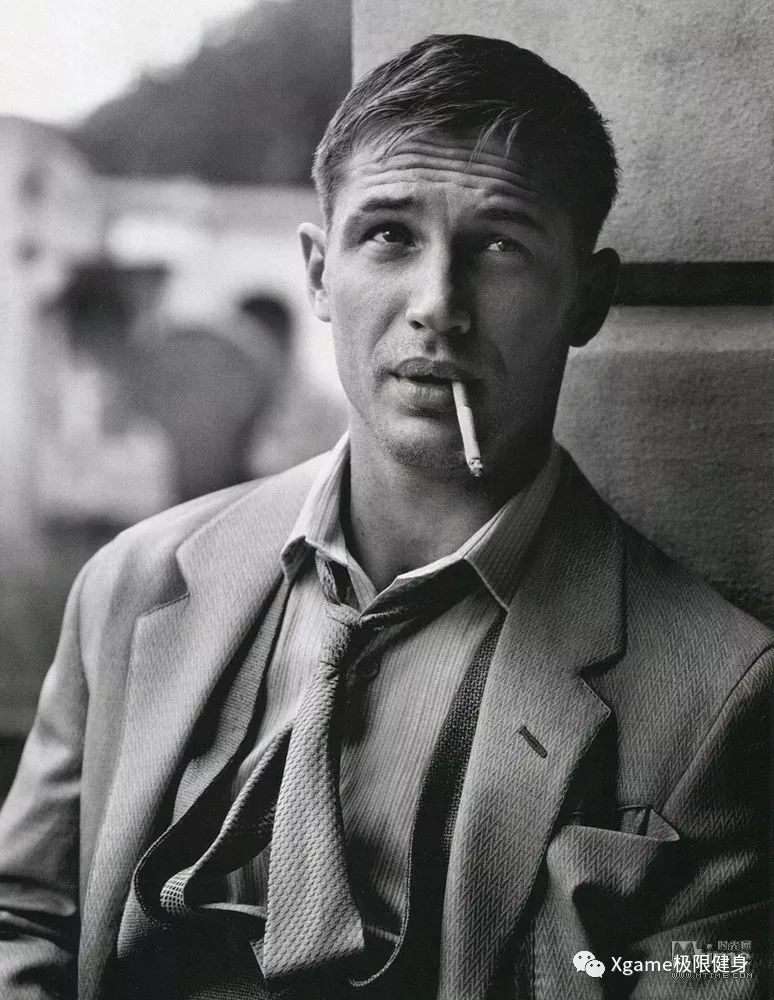 中饰演过反派他曾出演过高分格斗电影《勇士》▼汤姆哈迪就是一位不折