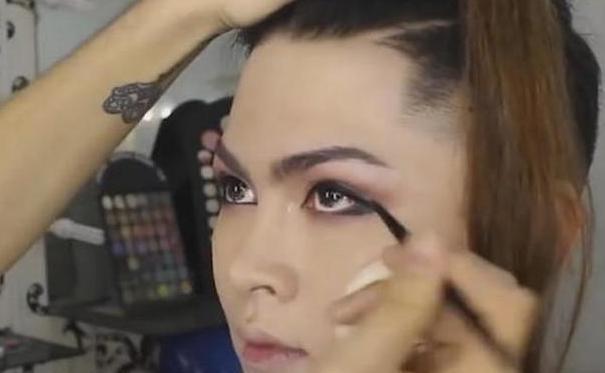 男人化妆打扮后变成"美女"替妹妹相亲,没想到对方竟然一见钟情