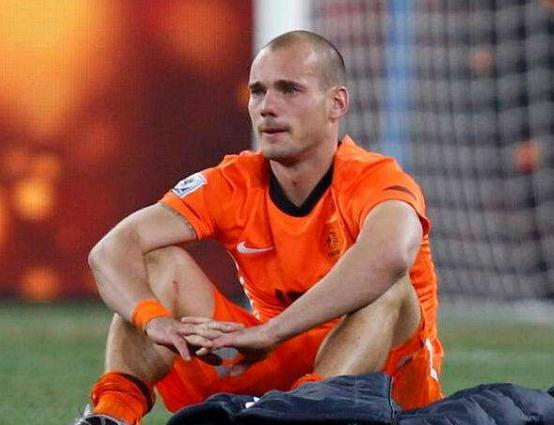 斯内德正式告别荷兰国家队,比起梅西,2010年他