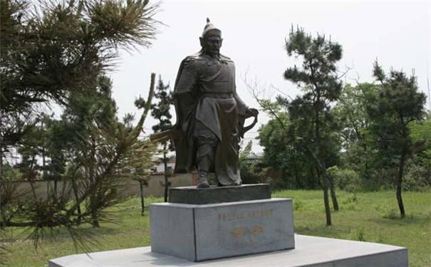 朱元璋手下那帮能臣良将,可以分为陪朱元璋初创期的一些人,比如徐达