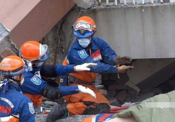 汶川大地震中日本救援队真没有其他目的原来我们一直都想错了