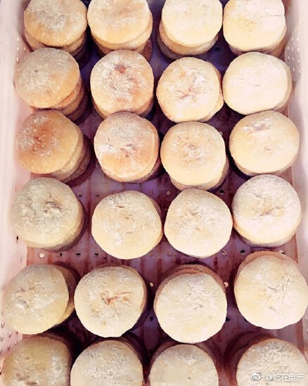 今天早上,跟吃姐一起来寻找回忆里的老重庆你们有好久没有吃回饼了