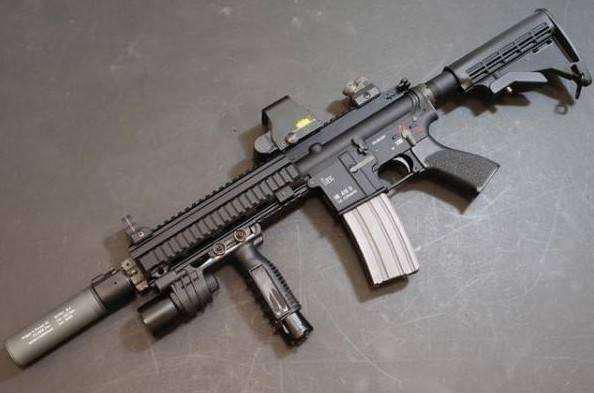 刚枪最常用的三把枪,m4排第三,第一出乎多数玩家意料