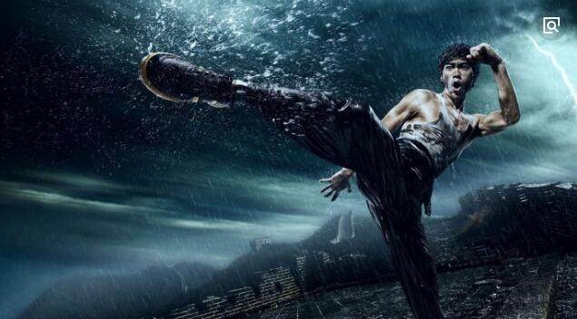 没错他就是大多观众心目中第一代李小龙"陈国坤"坤哥,可为什么他能把