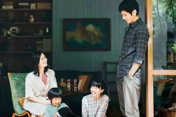 就算门外冷漠无常,   推开家门,   便是相视一笑,心意相通.