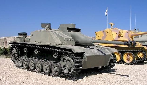 德军三号 突击炮德军le.fh18型105毫米榴弹炮德军le.