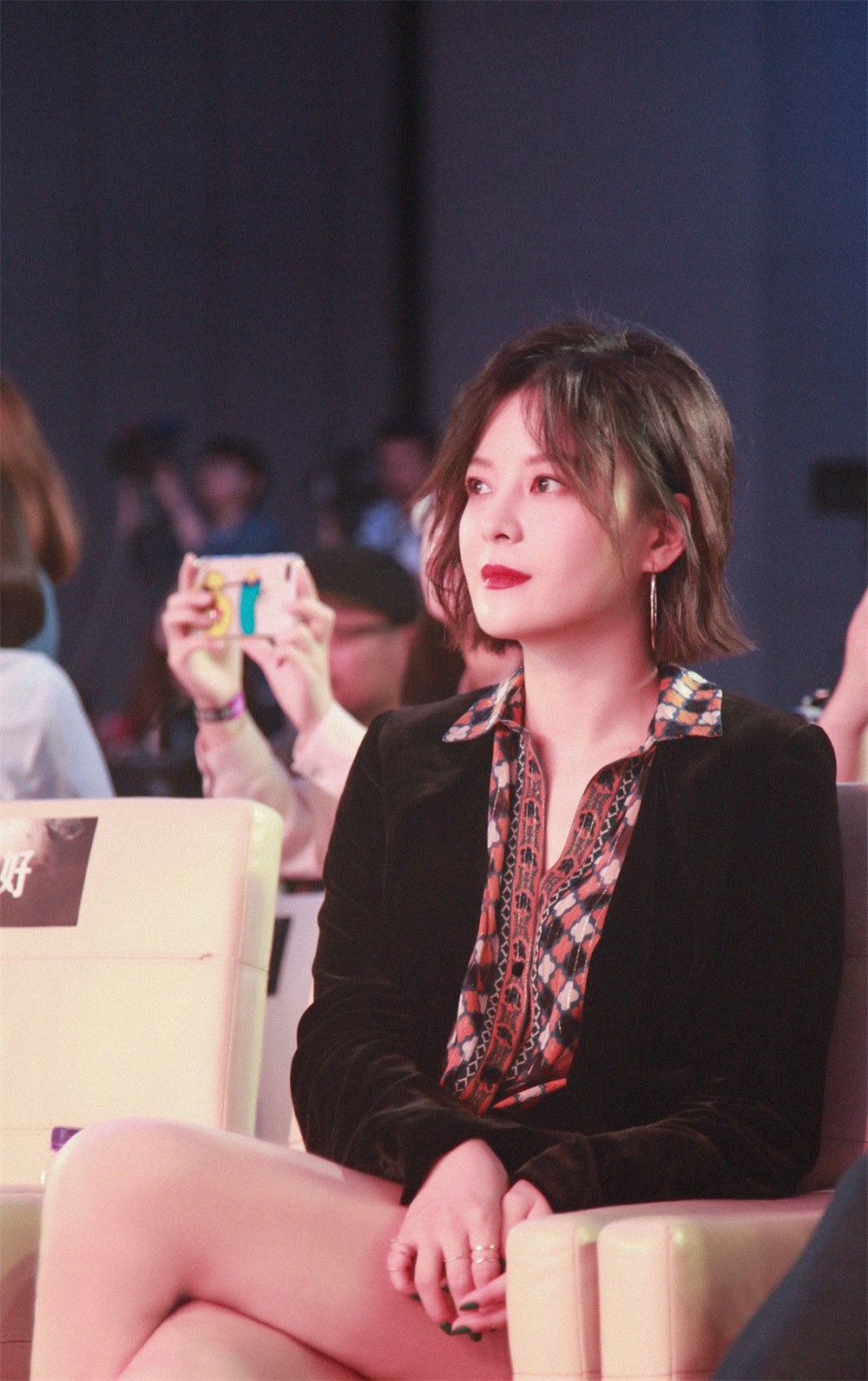 王玥兮亮相《天坑鹰猎》发布会 勇敢独立大胆"追爱"