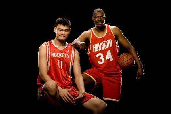 外媒排出nba历史10大中锋,奥尼尔仅排第三,姚明落选
