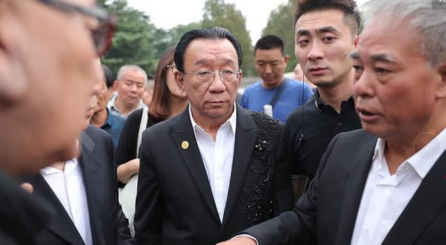 常宝华告别仪式举行常远全程低头愁眉不展侯耀华表情亮了