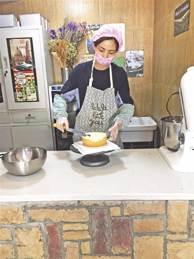 重庆80后全职妈妈朋友圈卖蛋糕 月入上万