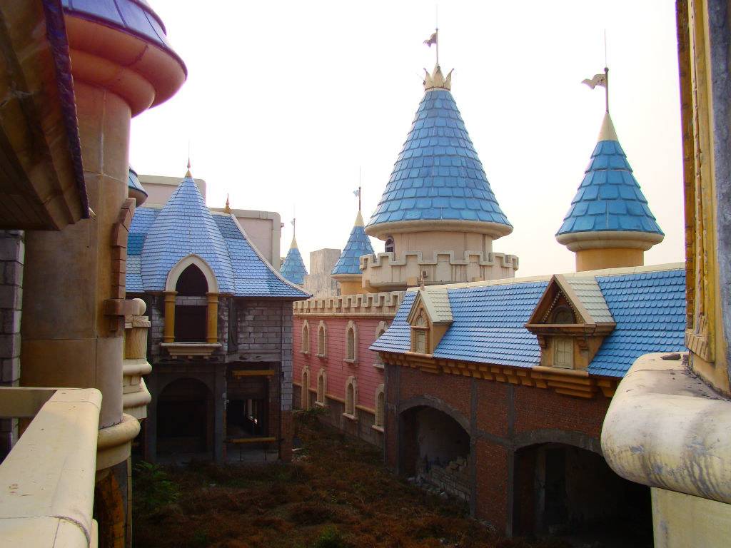 曾是亚洲最大游乐园,最后却成中国第一烂尾工程,一直无人问津!